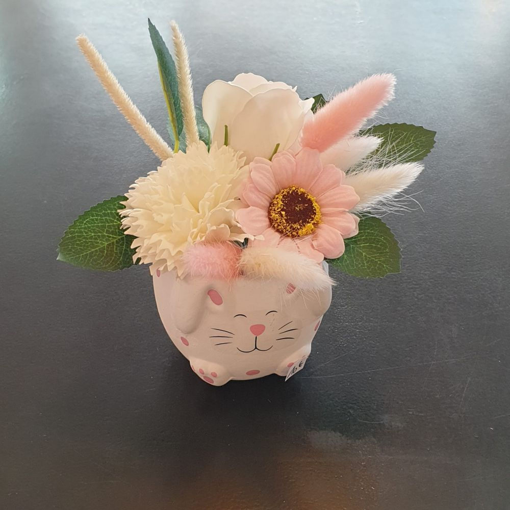 Composition fleurs de savon dans son contenant lapin