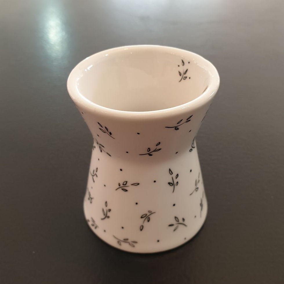 Coquetier en porcelaine peint à la main (Forme diabolo)