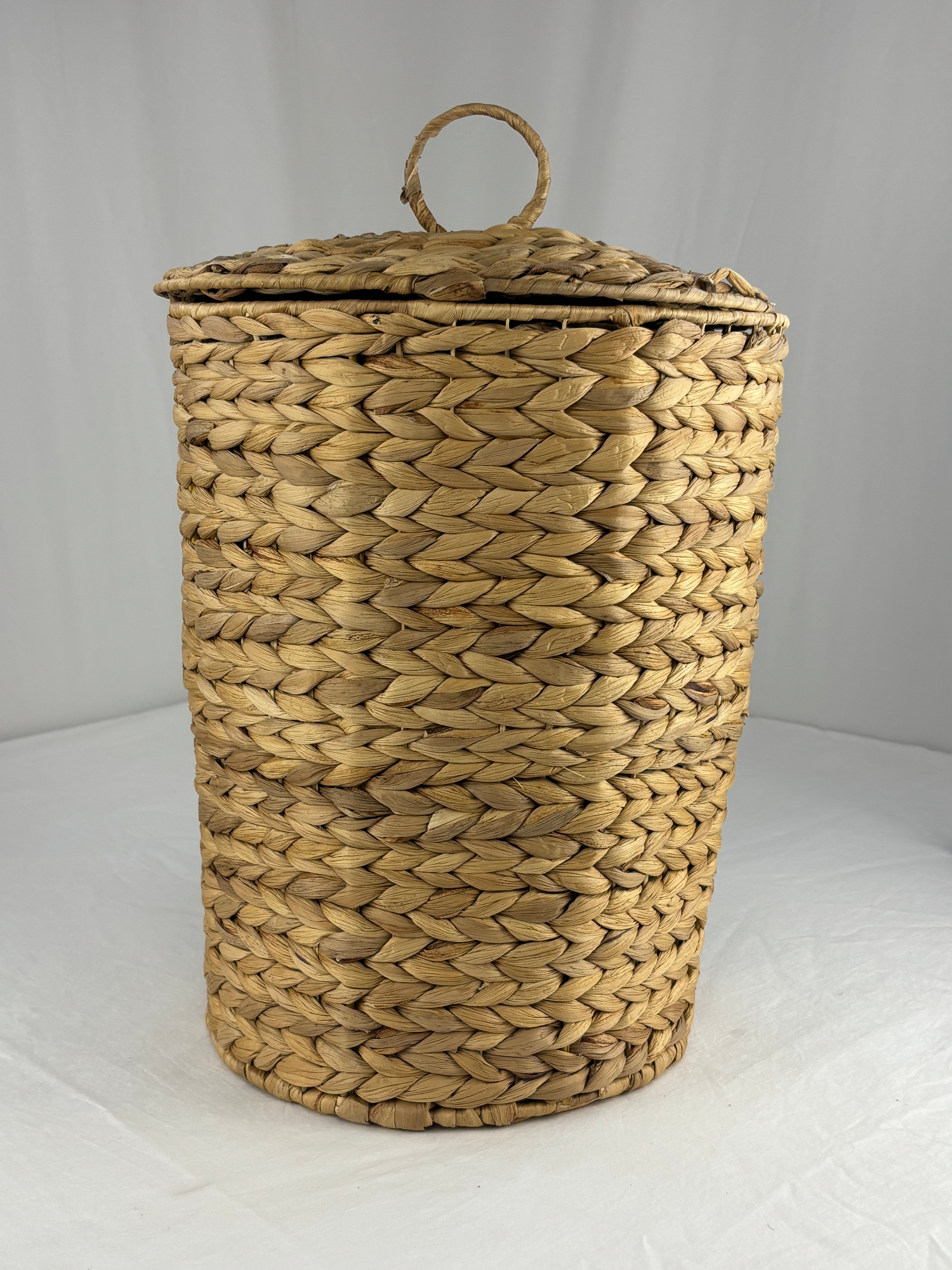 BLUEWEST 4.5-Gallon Natural Water Hyacinth Waste Basket with Removable Liner