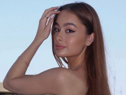 San Francisco check-in attendant assisting guest arrivals, event hostess managing registration flow, corporate event staffing, conference check-in staff, guest list coordination and front desk support services