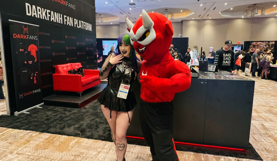 A mascot performer in Los Angeles interacts with attendees at a busy trade show booth, creating memorable photo opportunities and increasing visitor engagement. Trade show mascot entertainment helps brands attract foot traffic, support experiential marketing activations, promote products, and enhance guest interaction at conventions and expos.