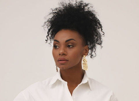 Professional event wait staff in Los Angeles featured on an event staffing landing page. Portrait of an experienced hospitality team member representing event servers, buffet attendants, and bussers available for private parties, corporate events, weddings, and large-scale receptions in Los Angeles. This image reflects trained event wait staff for hire in LA, including food service support, buffet service, table clearing, guest assistance, and back-of-house coordination for high-end events.
