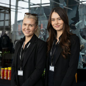 San Francisco trade show hostesses assisting with guest registration and badge check-in, professional event staff for expos, conferences and corporate networking events, front-of-house hospitality support