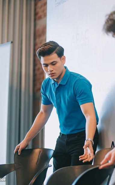 Event setup specialist arranging seating layouts before a Los Angeles conference or corporate event. Supporting room configuration, attendee flow planning, and venue preparation, the staff member helps ensure the event space is organized and ready for presentations, meetings, and guest arrivals.