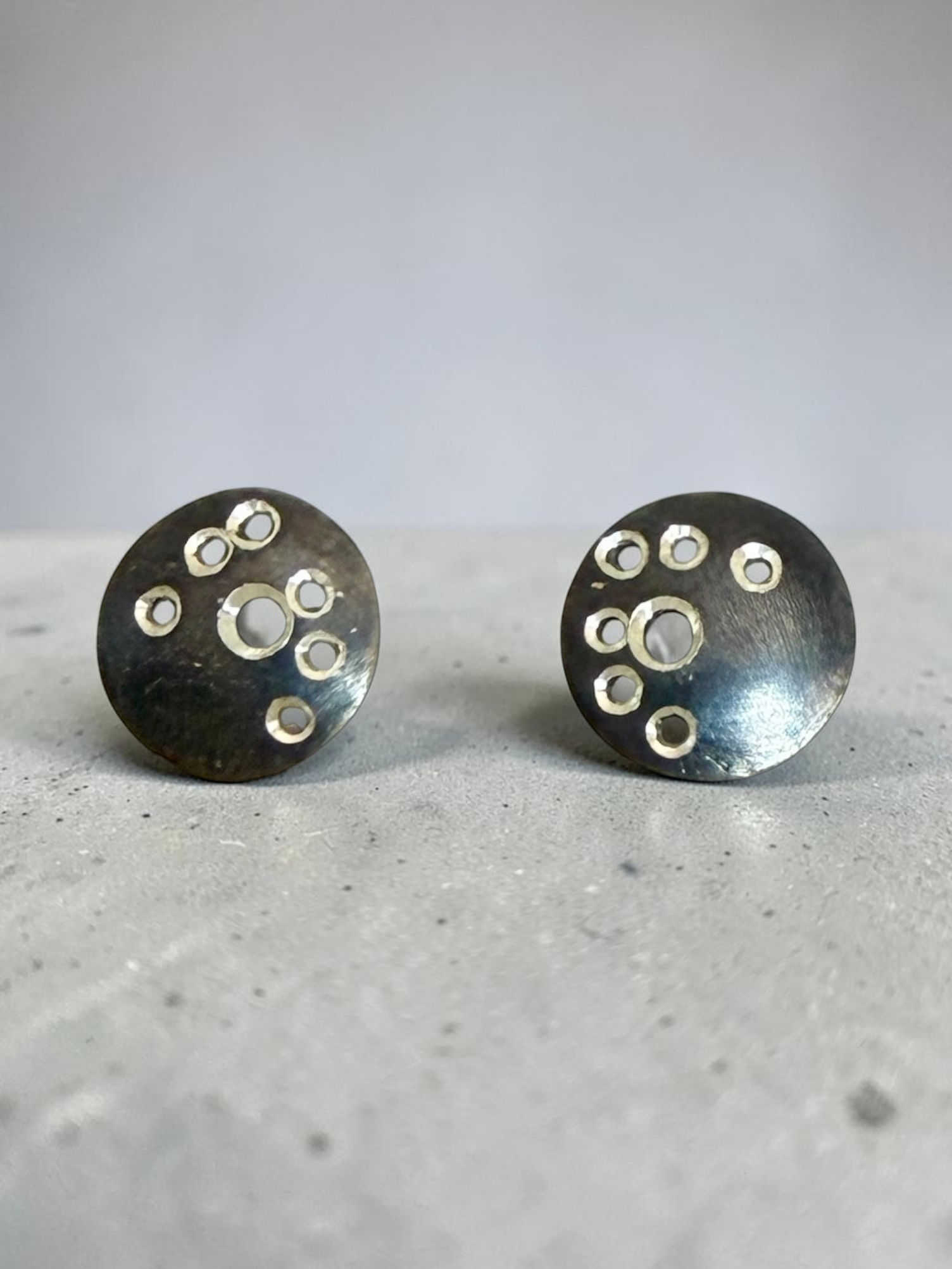 Celest round studs - Oxidised