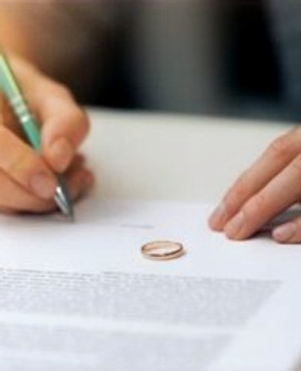 divorce-signing-300x239_edited.jpg