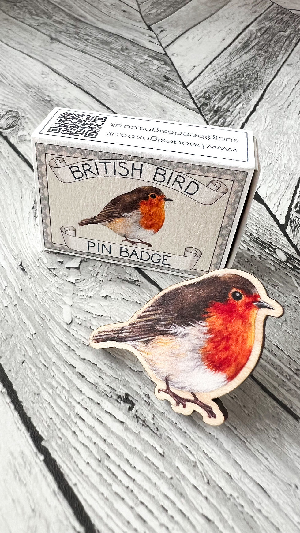 Thumbnail: Robin Pin Badge