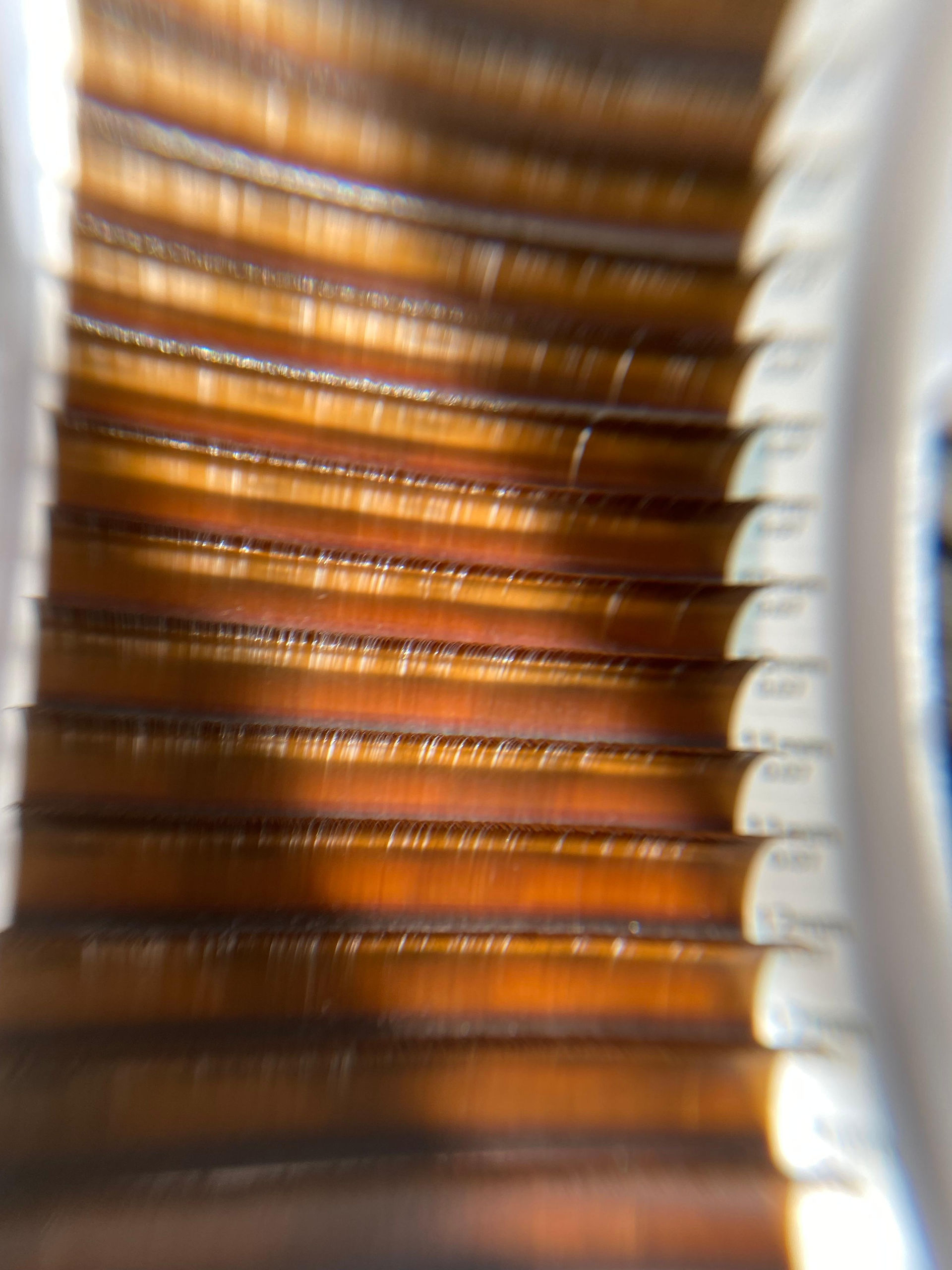 Extensions de cils marron : le secret d’un regard doux et naturel | Amazonite beauté Castries 