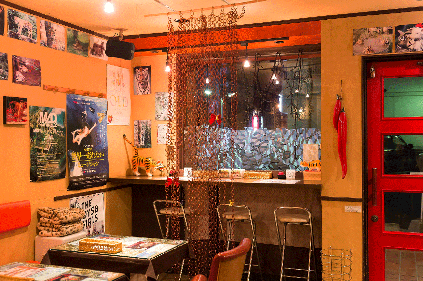 札幌市北区スープカレー店、カウンター席あります。