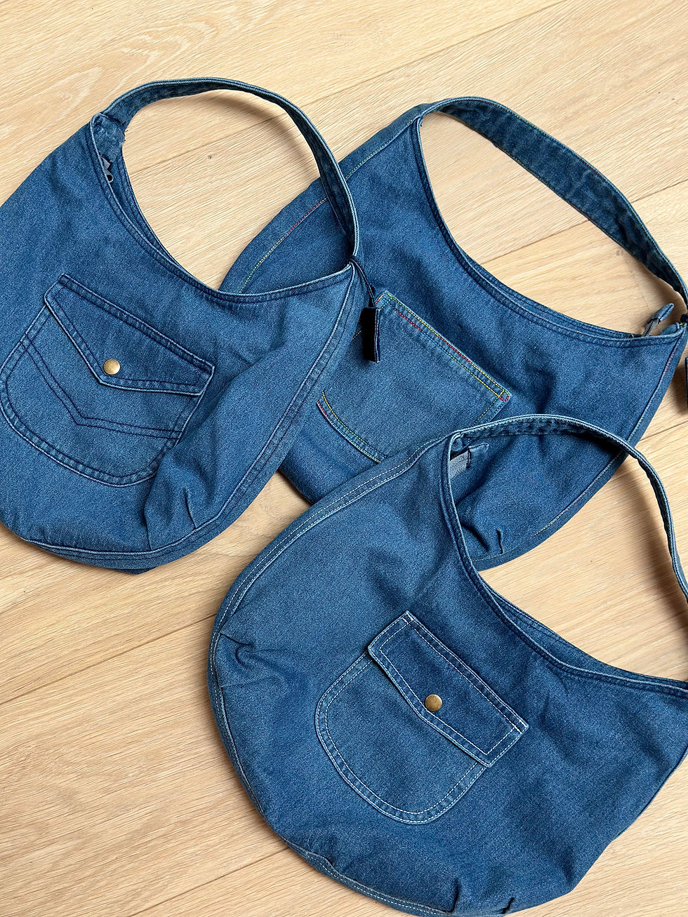 Miniatiūra: Maža džinsinė hobo rankinė, Bohemiškas moteriškas rankinukas, Medžiaginė rankinė, stilingos rankinės, lietuviškos rankinės