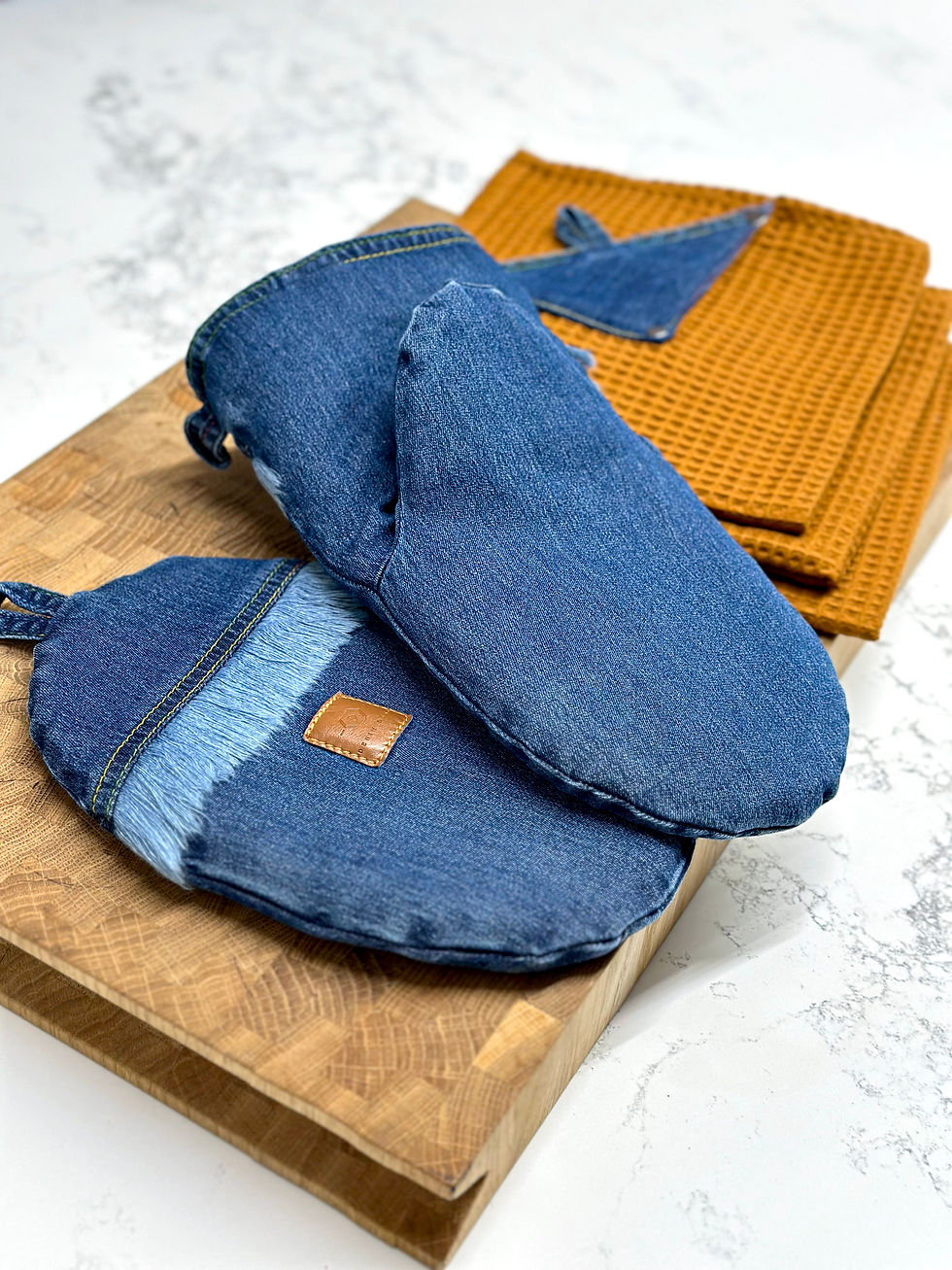 Virtuvinis rinkinys iš džinso, Orkaitės pirštinės, padėklas, rankšluostis, virtuvės pirštinė, puodkėlė, virtuvės tekstilė