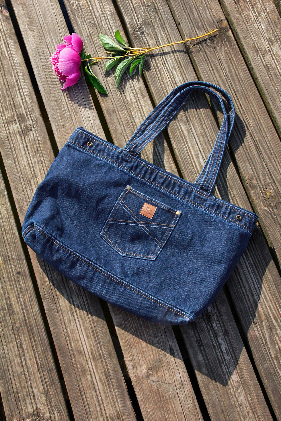 Miniatiūra: storo džinso kaubojiško stiliaus transformuojamas krepšys - normalus dydis, ant medinio lieptelio