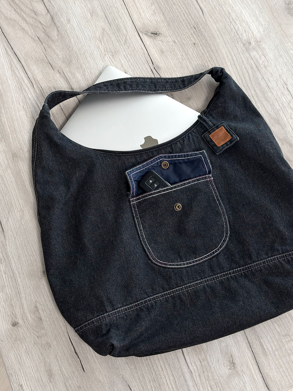 Miniatiūra: Juoda džinsinė talpi rankinė, Didelė medžiaginė moteriška rankinė su kišenėmis, Moteriškos stilingos rankinės, Dovana žmonai