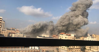 Palestina:
Tregua en Gaza después de los bombardeos israelíes. 
Un oficial israelí abatido por franc