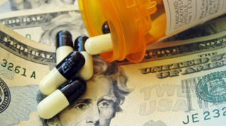 Este gobierno no tiene remedio:
Se estimula la importación de medicamentos y la especulación en detr