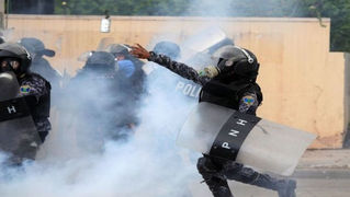 Tegucigalpa:
Represión deja al menos tres
muertos en protestas en Honduras