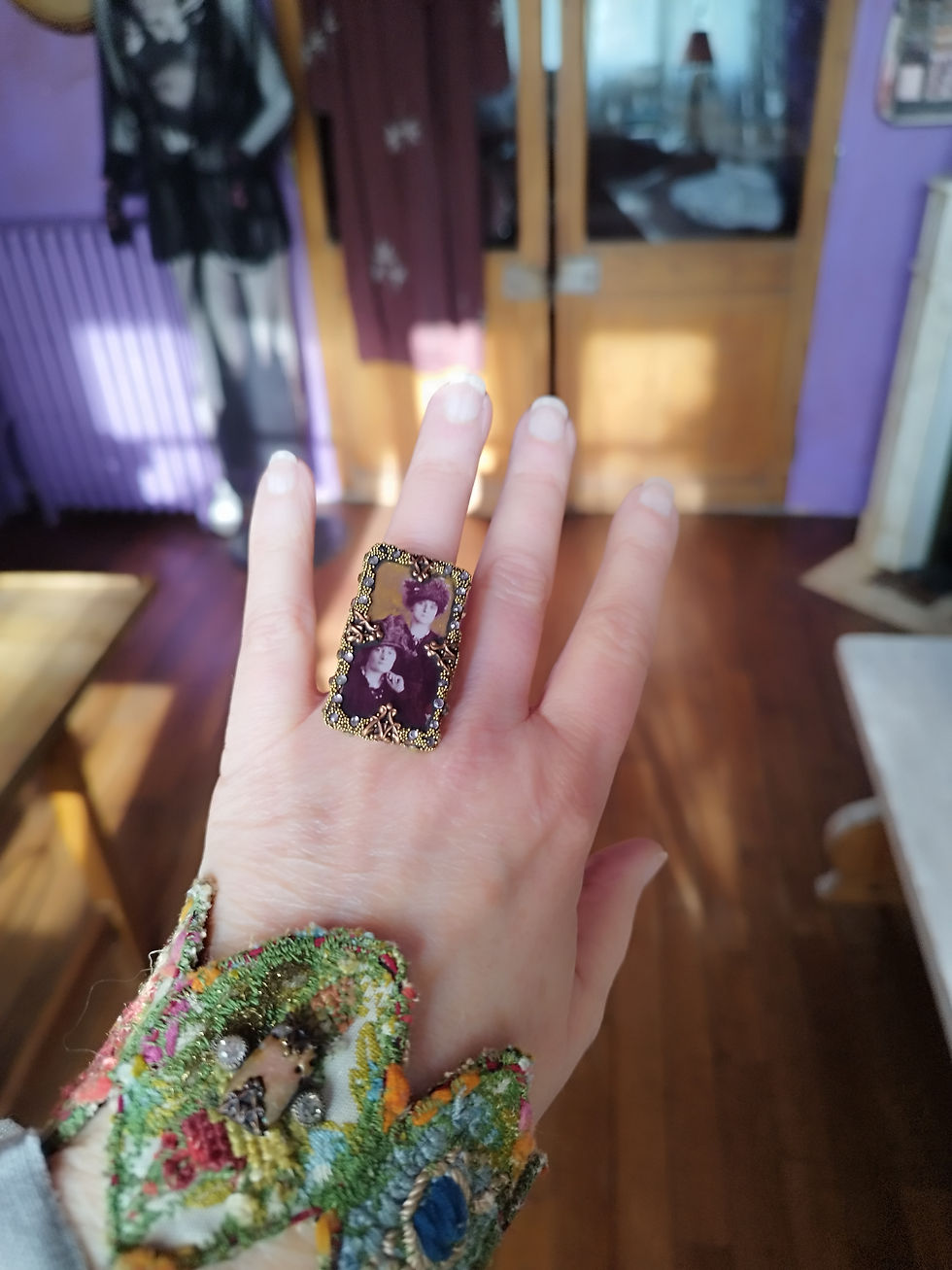 Thumbnail: Bague Racines, " A&J"