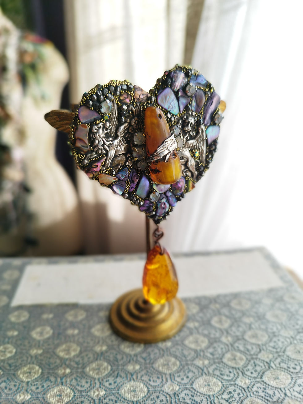 Thumbnail: Broche Racines,"Le Cœur des Lions"