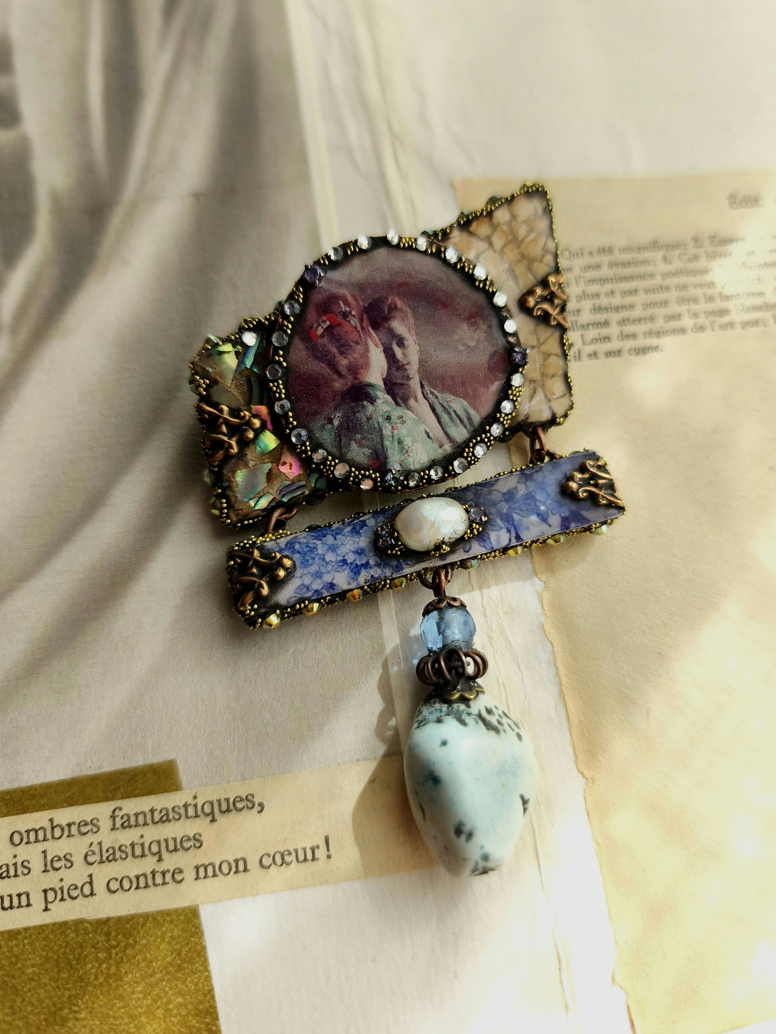 Broche Le VoYage ImmObile, "Sonate"