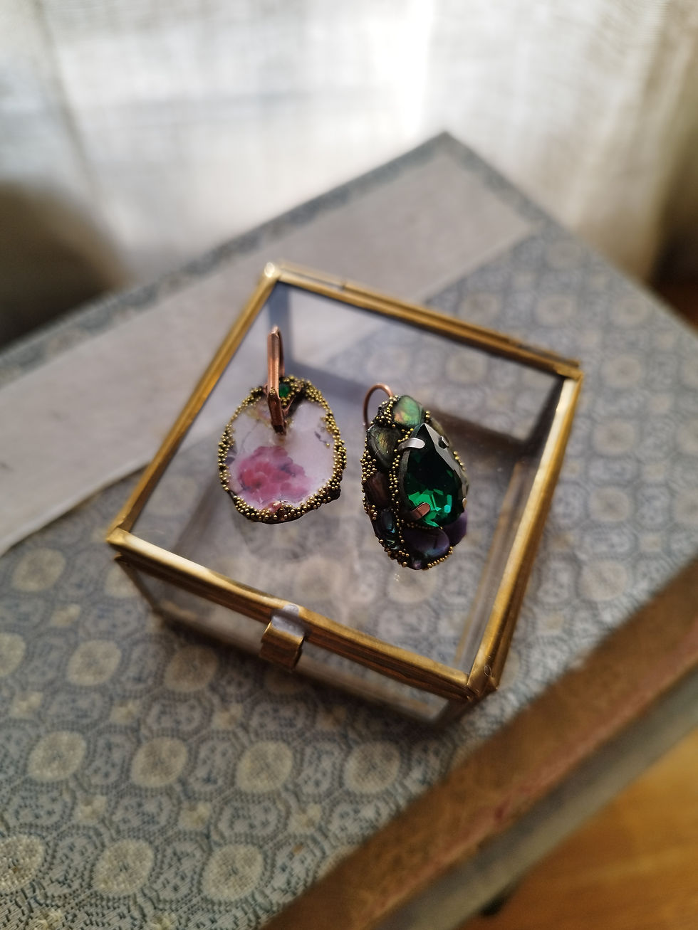 Thumbnail: Dormeuses Racines,"L'Odeur des Feuillées"