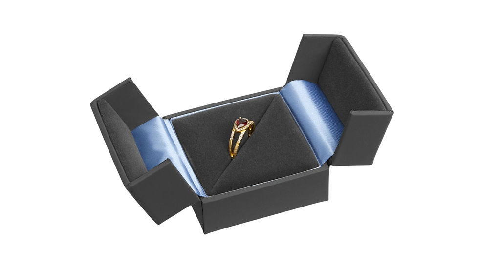 ompaktes Schmucketui für unterwegs oder als exklusive Geschenkverpackung.