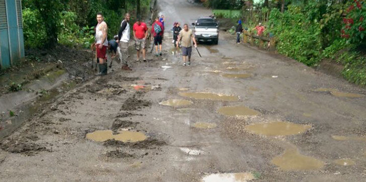 Carretera turística Tenares- Gaspar Hernández, en franco deterioro y que es una de las principales demandas de las organizaciones sociales y populares de la provincia Hermanas Mirabal.