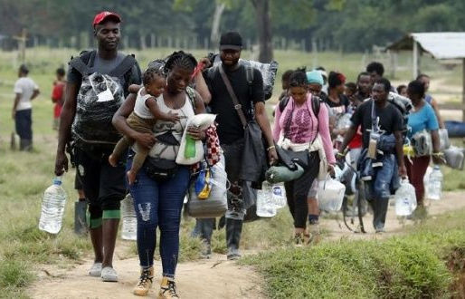 Hermanas Mirabal llena de haitianos, nadie hace ni dice nada