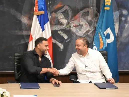 Nelson Cruz se convierte en embajador de Banreservas