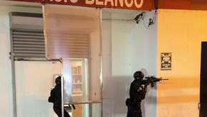 Salcedo vivió anoche una intensa jornada de enfrentamientos entre patrullas militares y policiales con manifestantes que apoyan la huelga que se desarrolla aquí