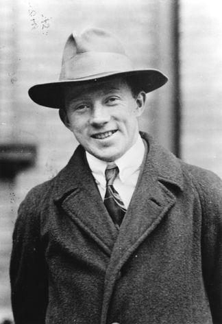 1927 Portrait of Werner Heisenberg.jpg