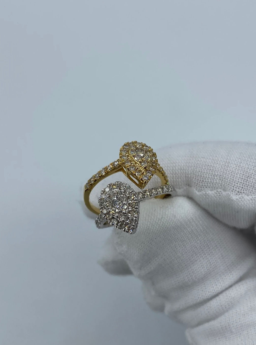BAGUE DE FIANÇAILLE EN FORME DE POIRE