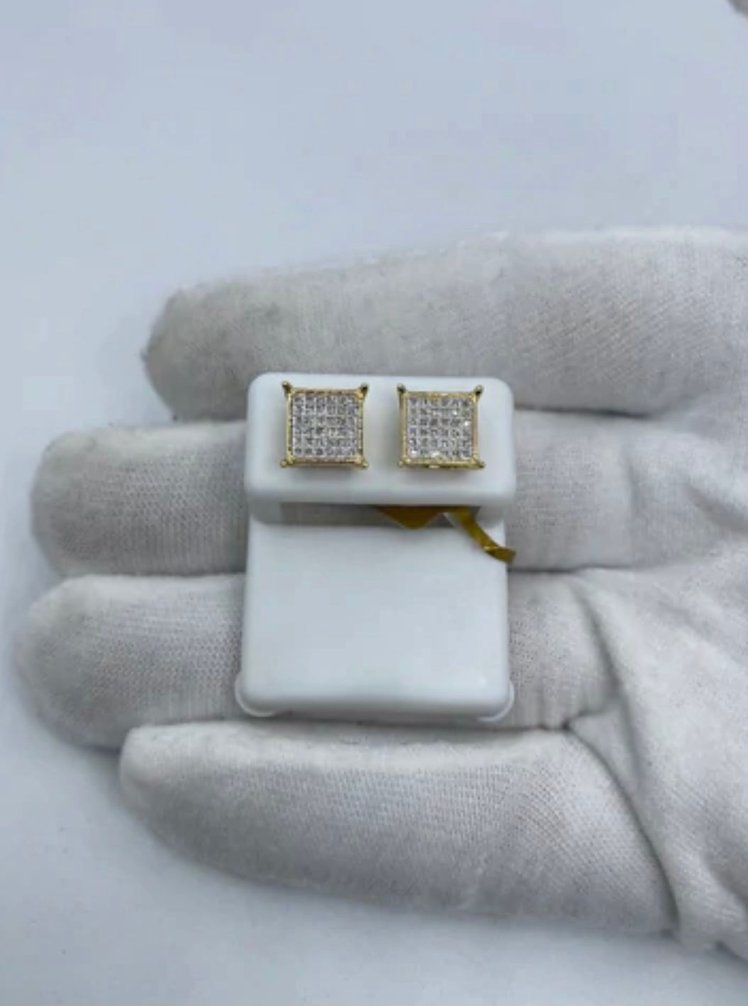 BOUCLES D’OREILLES CARRÉES