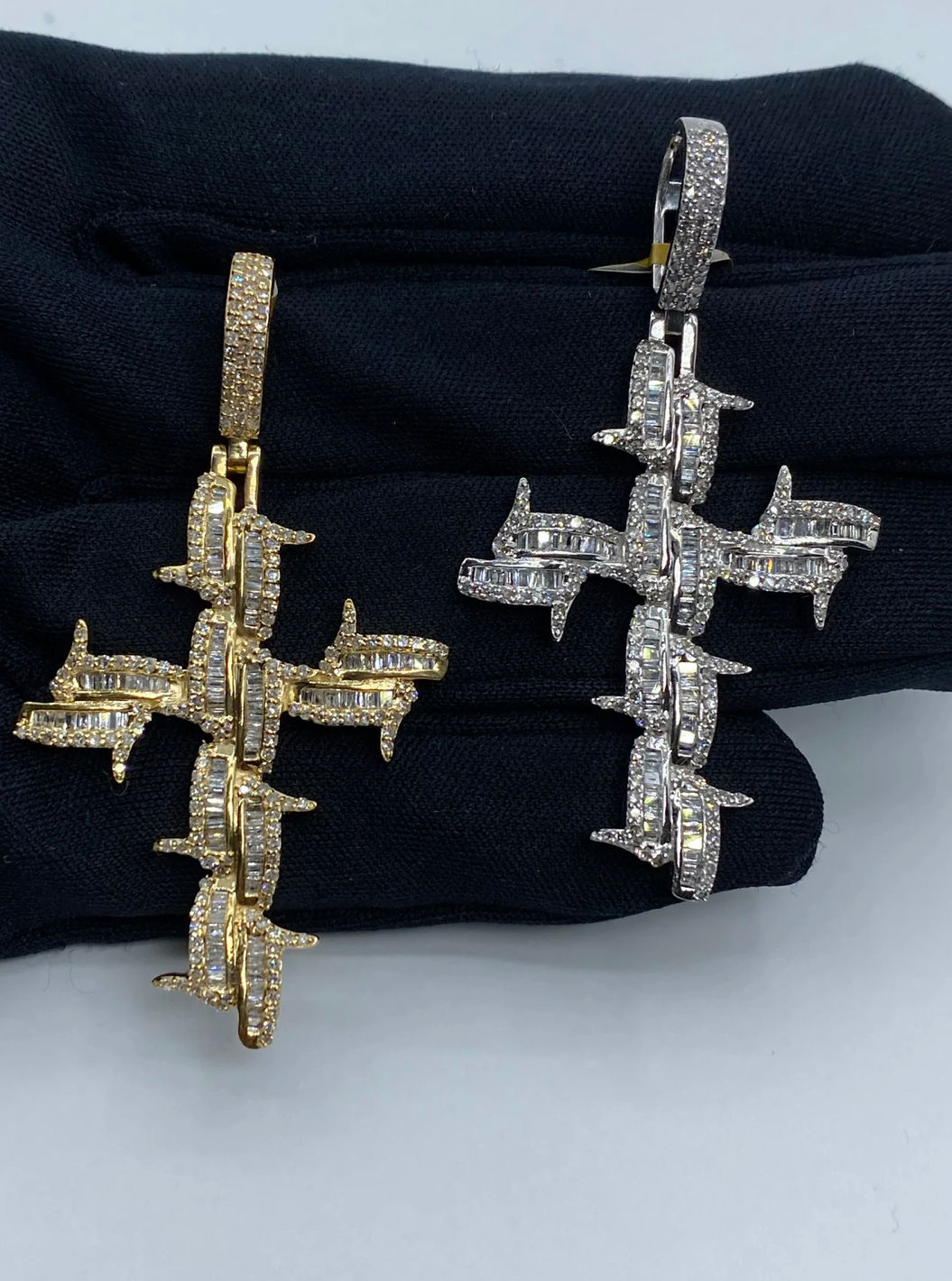 PENDENTIF CROIX EN PIQUE 