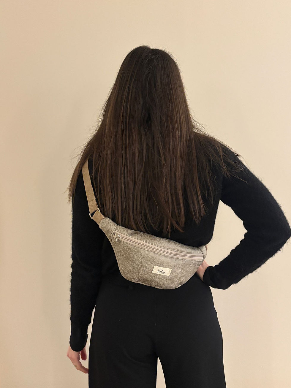 Thumbnail: פאוץ' בז' דמוי אבן