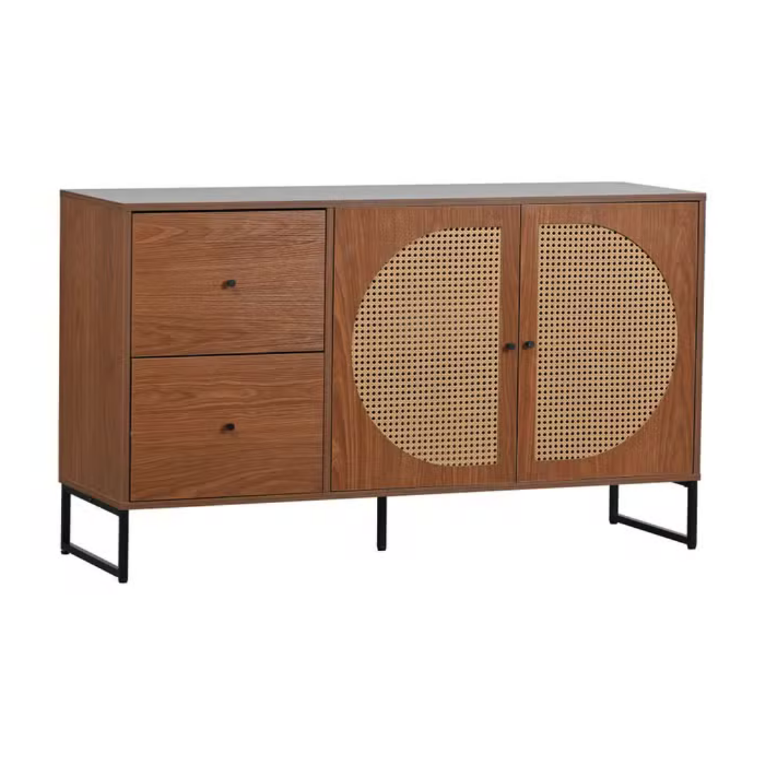 Natur - Trinchador en acabado de encino tono nogal y rattan en las puertas