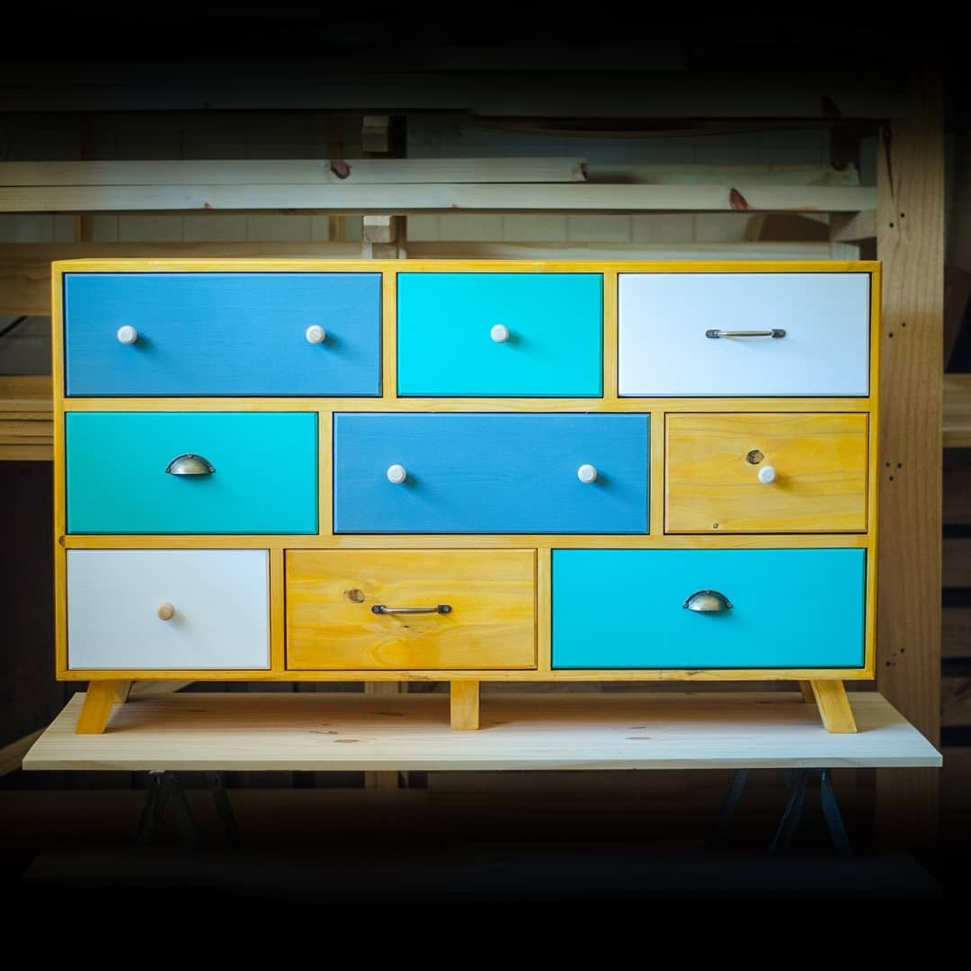 Julia M II - Cajonera en pino