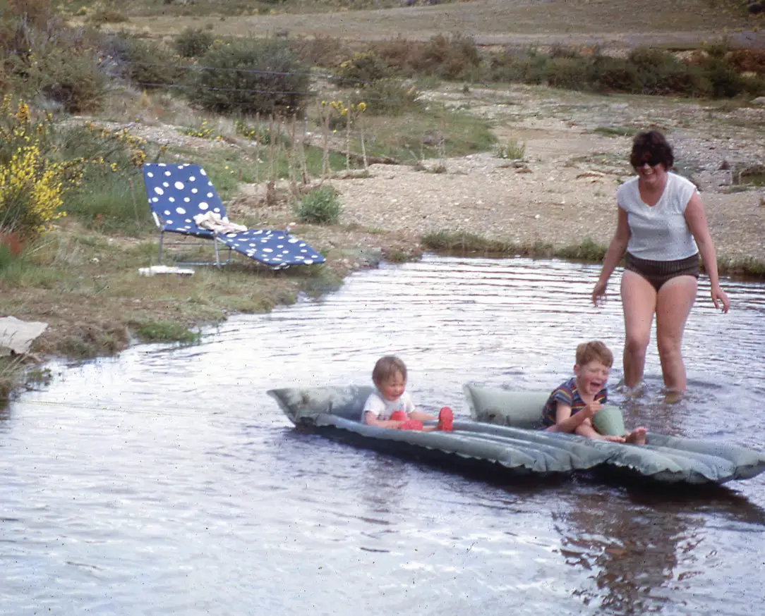 Adrienne Leslie (mother) with Rhonda and Graham