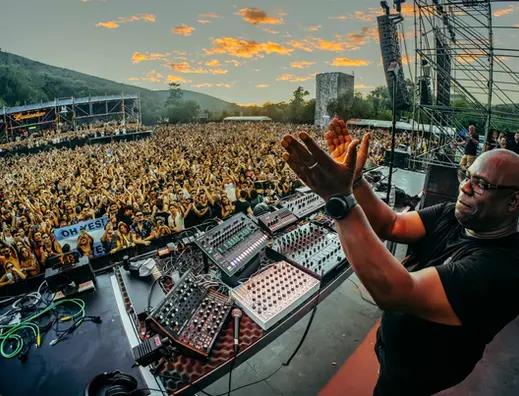 Dai club al cinema: Carl Cox firma la colonna sonora di "Animal Farm" prima del dj set a Milano