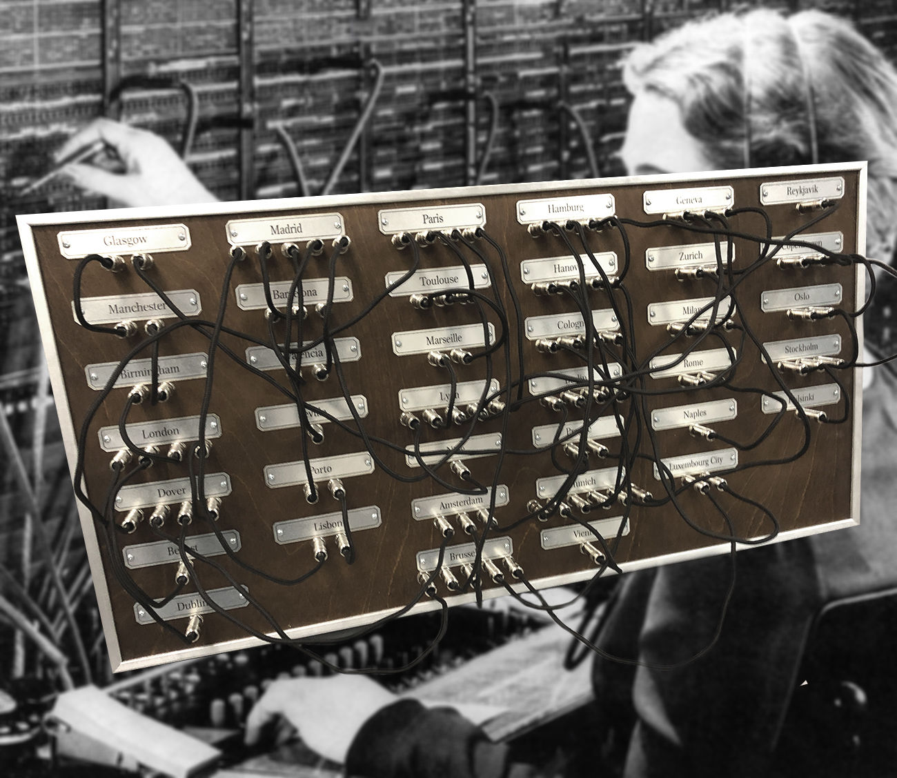 Connect cities escape room decoration