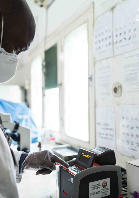 Diagnostics_Mozambique_CD4Test_2016_Morgana Wingard_MSF171607_3800px.jpg