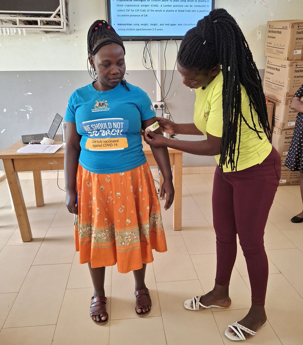 Marrion shows a participant how to measure MUAC.