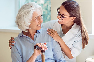 caregiver-geriatric-assistant-cuidadora-