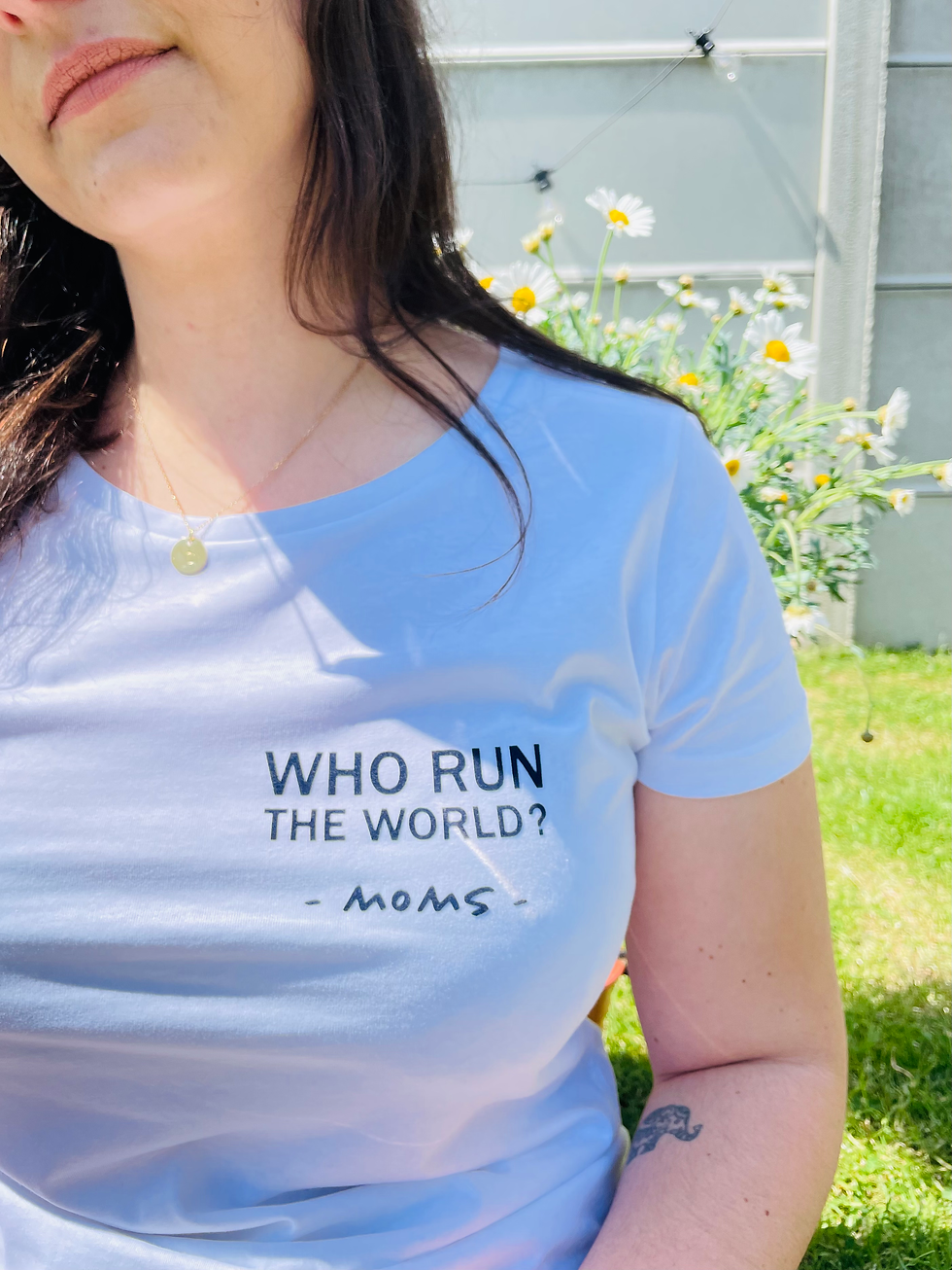 Miniature : T-shirt femme "WHO RUN"