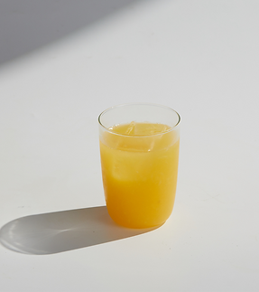 BellyFlopp Cafe _ 鮮榨柳橙汁_edited.png