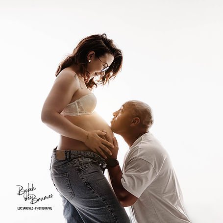 Couple en Shooting Grossesse près de Bordeaux