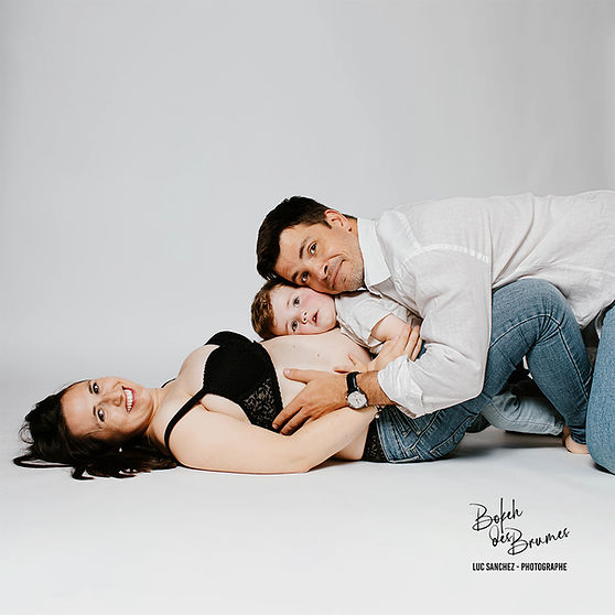 Famille en Shooting Grossesse près de Bordeaux