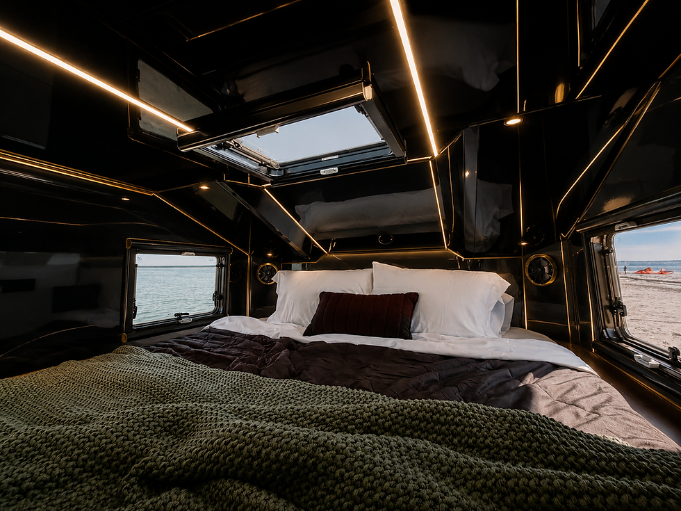 Miniaturbild: 2027 TR27 Expedition Truck - Midnight Black