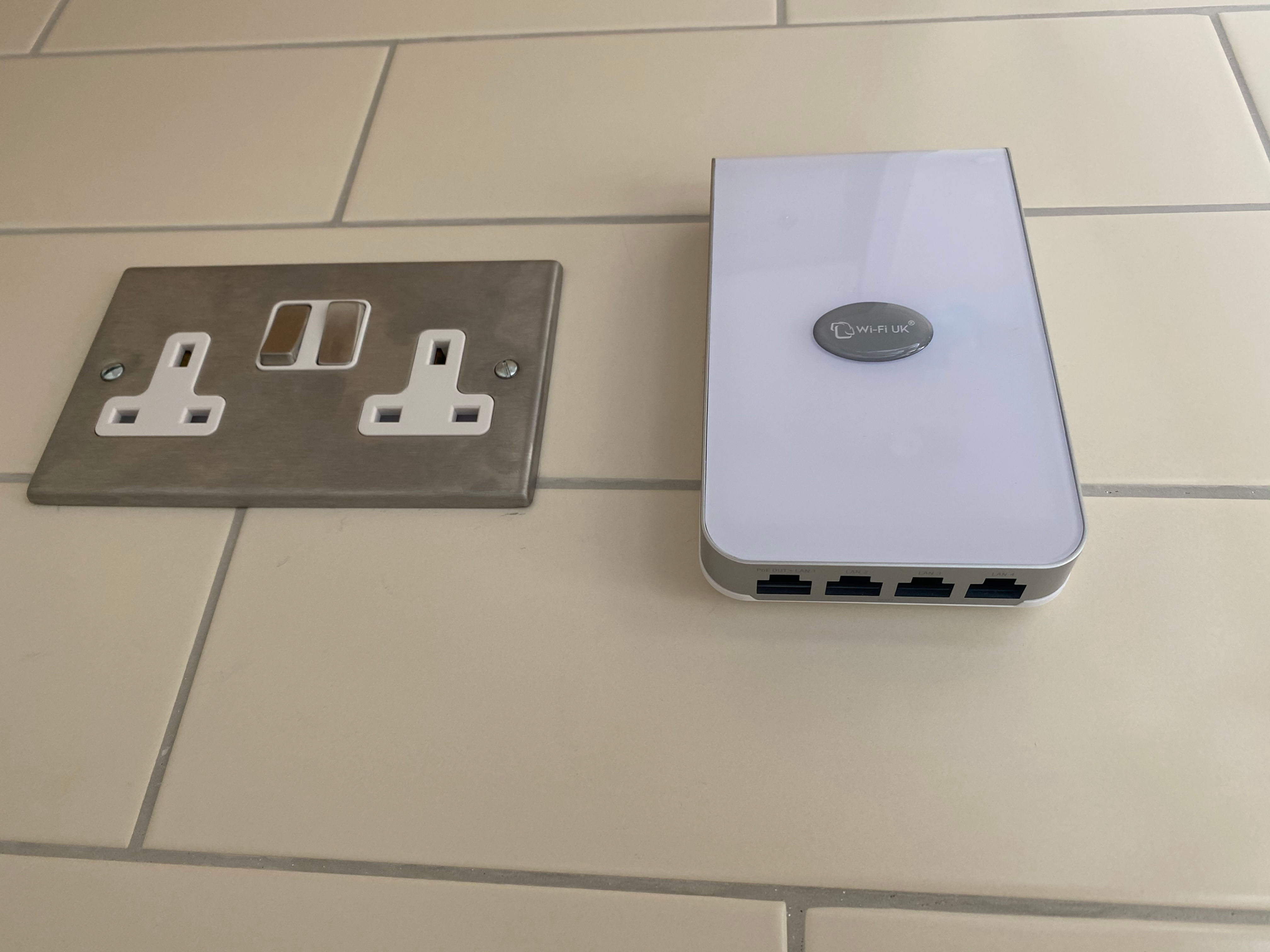 Wi-Fi UK® Pro (4th Gen) Connect 300 Devices - Monthly