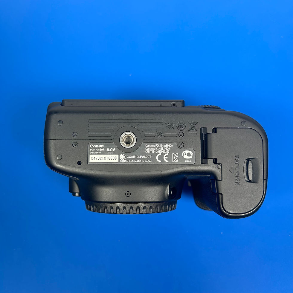 Thumbnail: Canon EOS 70D bottom view and battery compartment