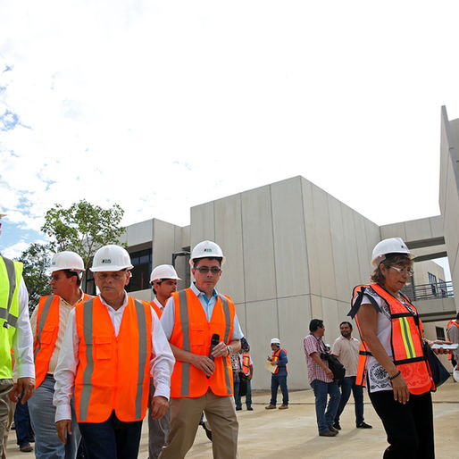 Gobernador supervisa avance en la construcción de la UPY